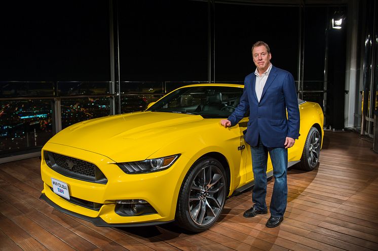 Bill Ford ja Mustang Burj Khalifassa