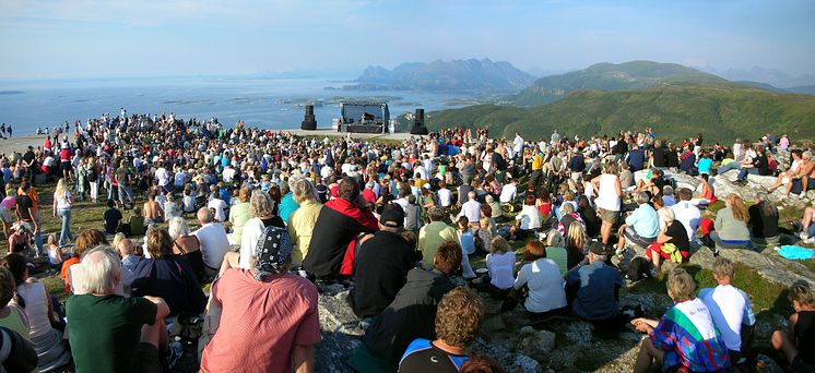 Concert at Keiservarden-Photo - Ernst Furuhatt - www.nordnorge.com 