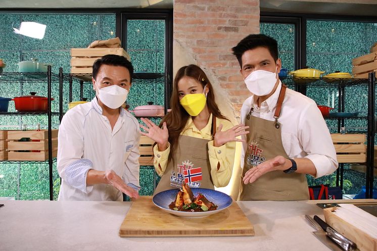 Chef Ian Kittichai, celebrity guest Charada Imraporn and host Taninwat Patthana Veerakul.jpg