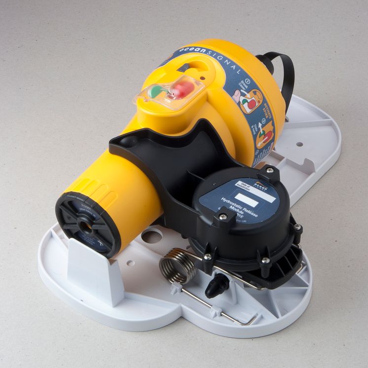 Hi-res image - Ocean Signal - Ocean Signal SafeSea E100G EPIRB