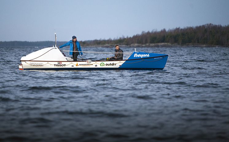 Row around Svalbard