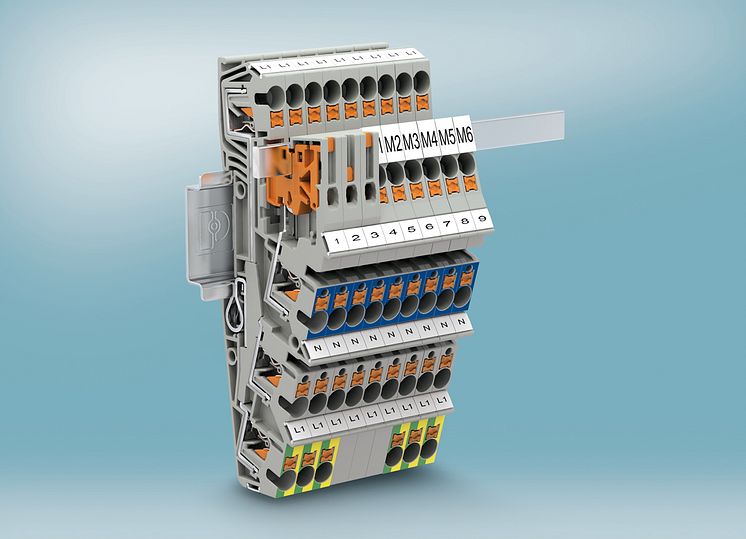 Building installation with push-in three-level terminal blocks