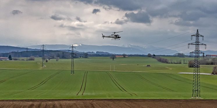 Hubschrauber_Leitungsbefliegung_Bayernwerk