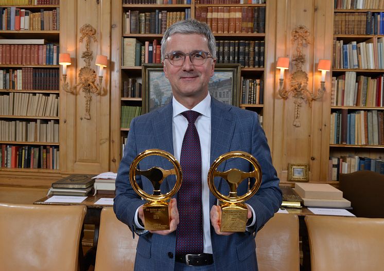 Rupert Stadler, Audi topchef, med Golden Steering Wheels 2015 priserne for Audi A4 Limousine og Audi R8