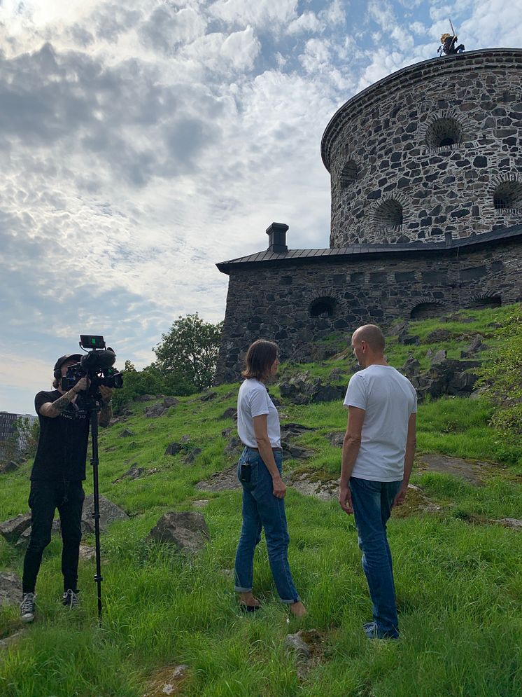 Ylva Berglund och Håkan Strömberg under inspelningen av "Hur hamnade vi här? - tio filmer om Göteborgs historia". Foto: Emma Backman