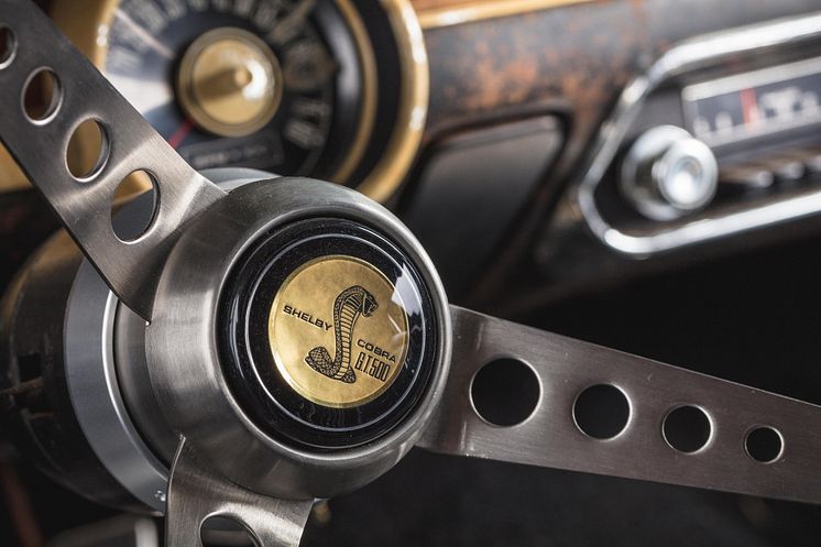 Original-1968-Mustang-Bullitt-replica-steering-wheel