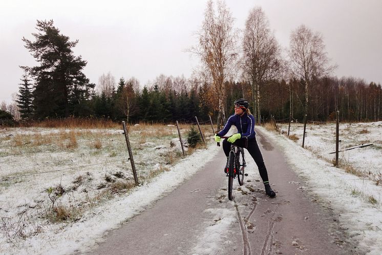 I vinter cyklar Elna Dahlstrand drygt 30 mil runt Vättern