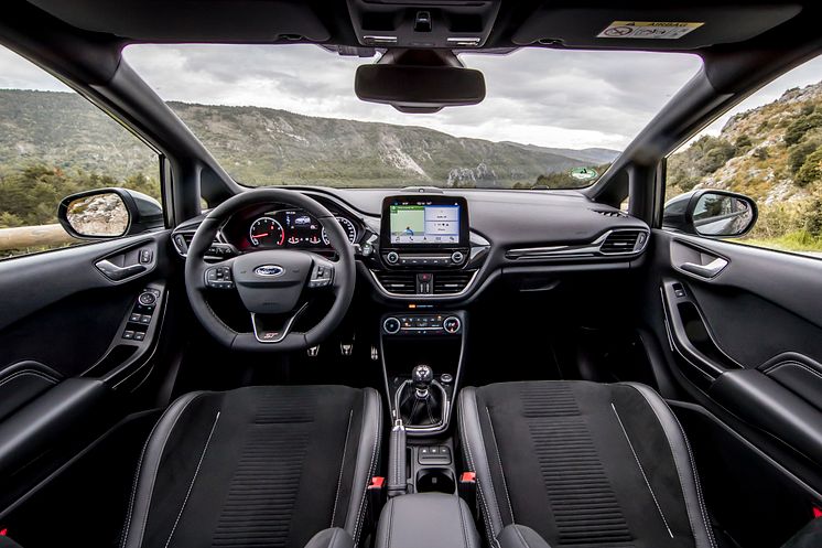 2018FordFiesta_MAGNETIC_ST_16