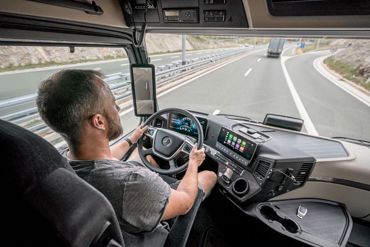 Mercedes-Benz Actros MirrorCam