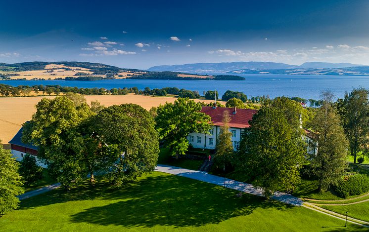 Hoel Farm - main building -Photo - Ian Brodie - Hoel Gård.jpg