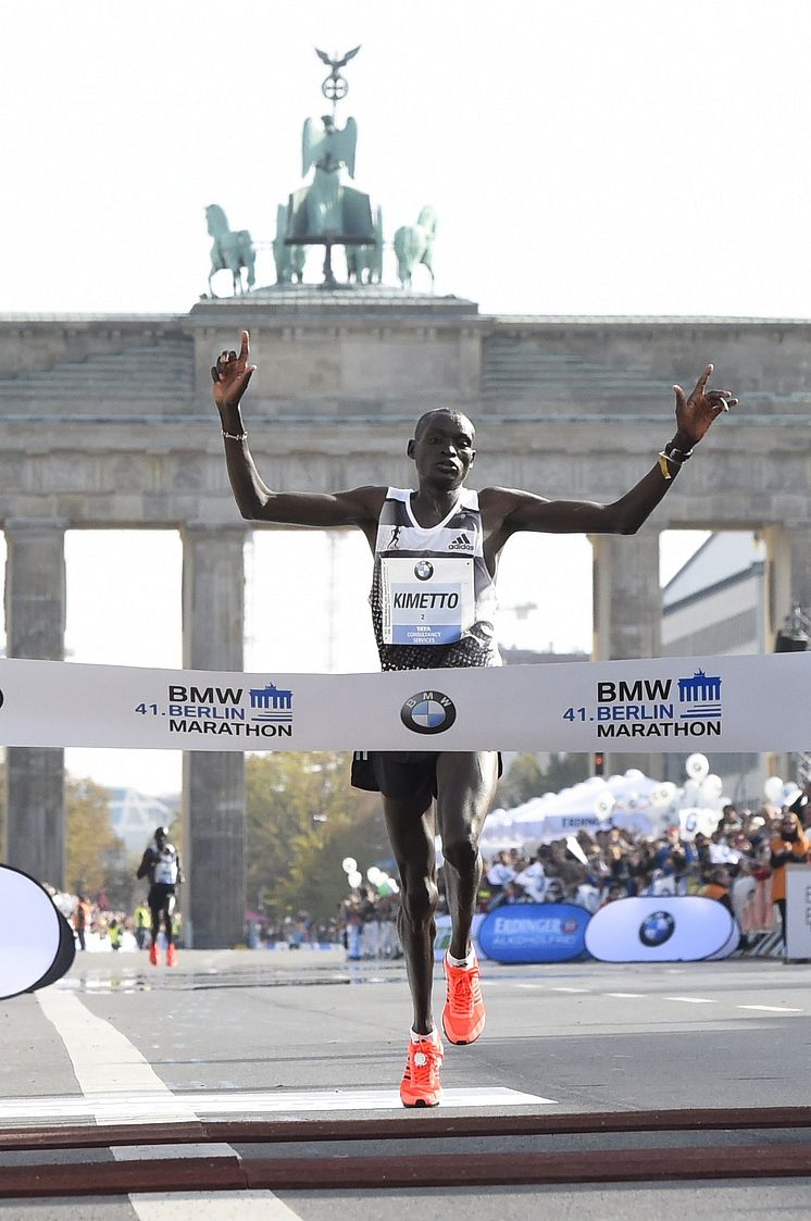 Uuden maratonin maailmanennätysajan syyskuussa Berliinissä juossut Dennis Kimetto 