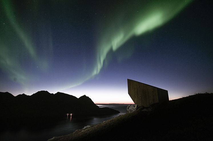 Beautiful northern lights over Øksfjord Mountain Bivuac Loppa-Photo - Tormod Amundsen – Biotope.JPG