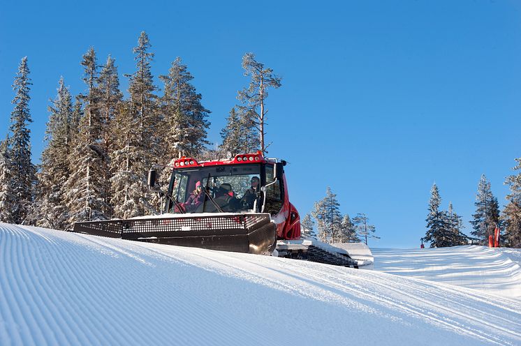 pistmaskin snö stöten i sälen