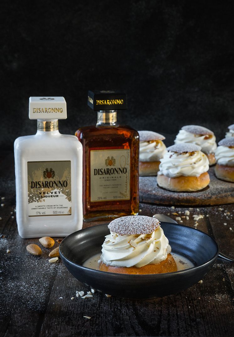 diadonna semla  med flaska disaronno0D1A1419.jpg