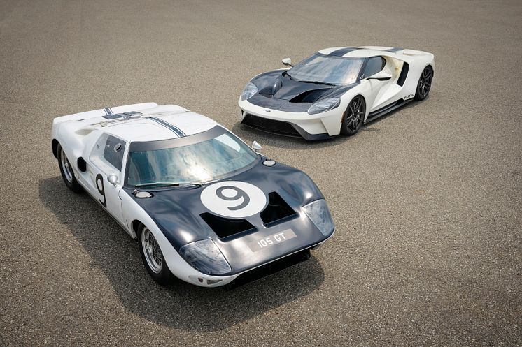 2022 Ford GT ’64 Heritage Edition and 1964 Ford GT prototype_02