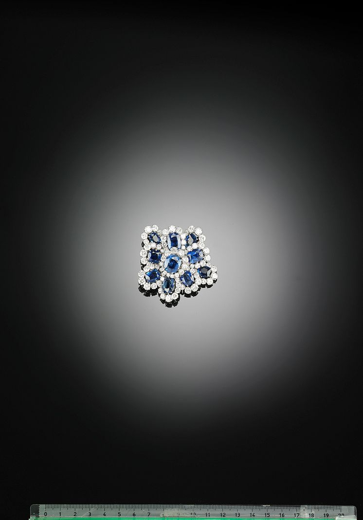  Van Cleef & Arpels: Safir- og diamantbroche af platin og 18 kt. hvidguld. 