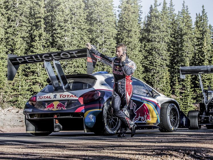 Sébastien Loeb kör Peugeot 208 T16