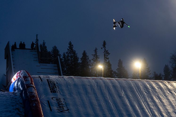 Ludvig Billtoft hoppar i träningsanläggningen i Kläppen Park