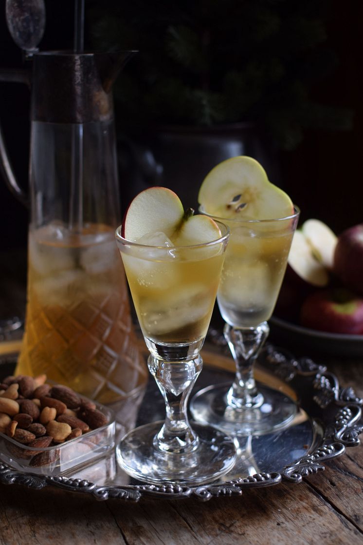 Sval cidercocktail med fläderlikör.jpg