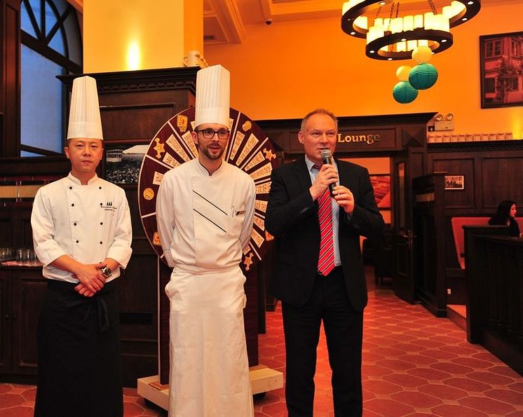 Eröffnung German Food Promotion_Johnson Li,  Executive Chef Maritim Hotel Shenyang, Sebastian Bartels und Hoteldirektor Sandro Schmidt (von links)