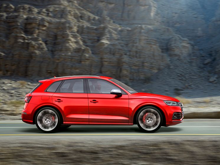 Audi SQ5 TFSI i misano red