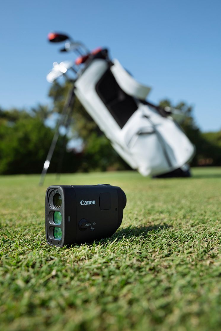 Canon PowerShot GOLF_Ambient_in_front_of_golf_bag_60042.jpg