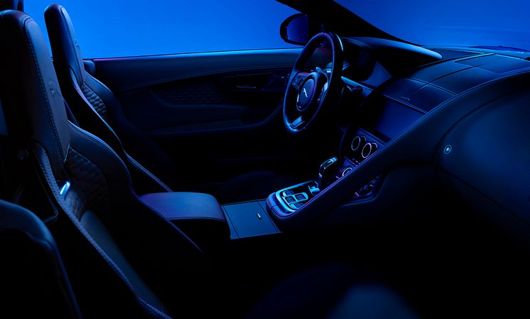 008_Jag_F-TYPE_24MY_Interior_048_111022