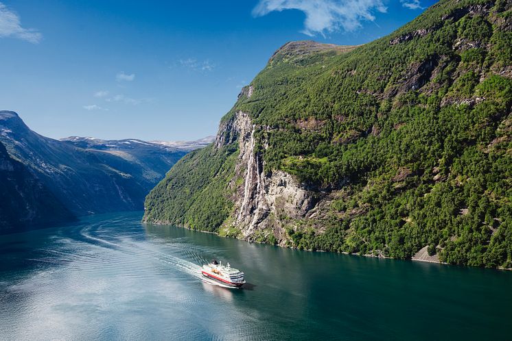 MS_Nordlys_Geiranger_Norway_HGR_130570_Photo_Agurtxane_Concellon_Hurtigruten