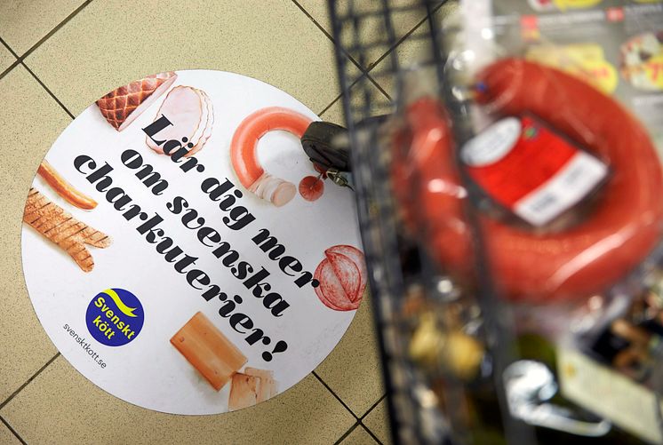 Golvdekal Svenskt Kötts charkuterikampanj i butik