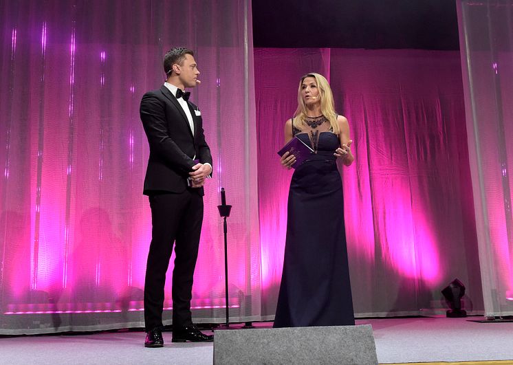 Per Skoglund och Kristin Kaspersen på scen - Hästgalan 2019