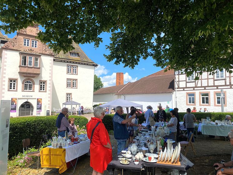 MUSEUM SCHLOSS FÜRSTENBERG Porzellanflohmarkt.jpg
