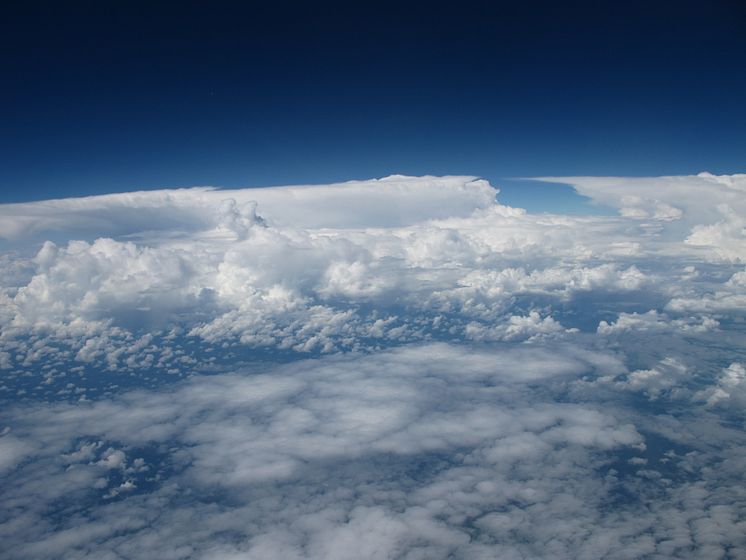 Mellan-troposfäriska moln