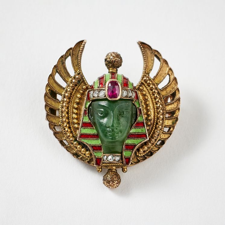 Egyptian Revival brooch in jade, circa 1880