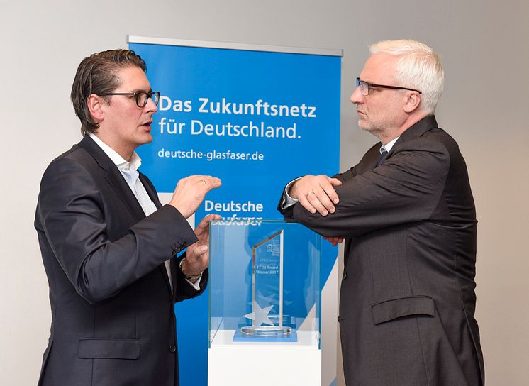 Eröffnung Deutsche Glasfaser Zentrale Geschäftsführer Uwe Nickl und Wirtschaftsminister Duin 30.3.2017