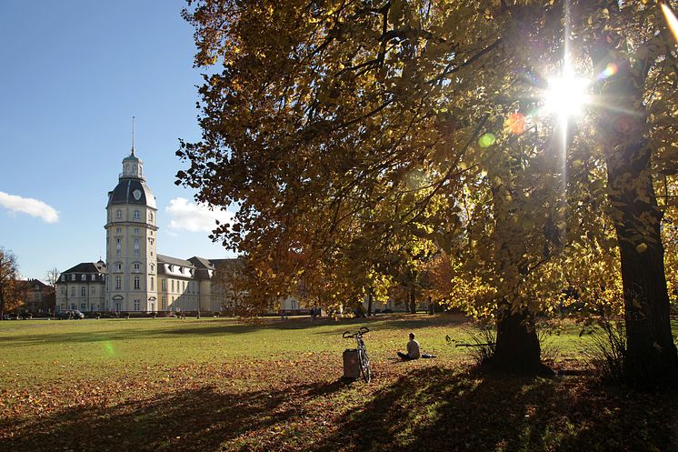 Karlsruhe_Herbst_im_Park_des_Residenzschlosses.tif