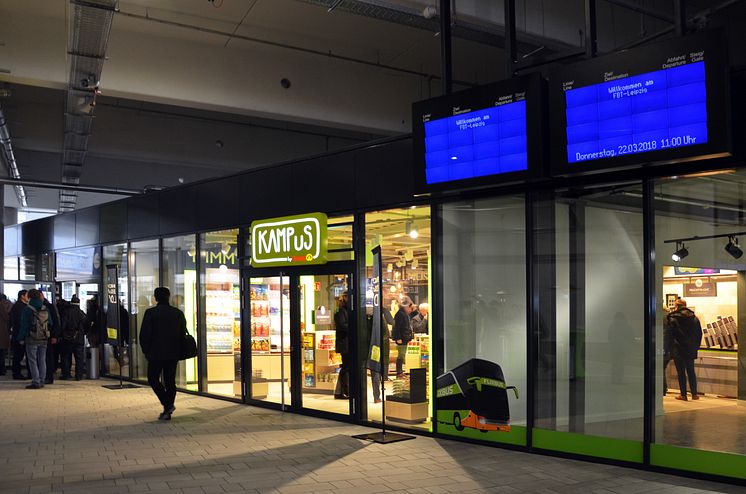 Blick in den Dienstleistungsbereich des Fernbus-Terminals in Leipzig