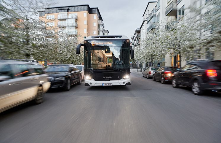 Die neue Generation der Scania Linien- und Reisebusse bietet einen ergonomischeren Fahrerplatz.