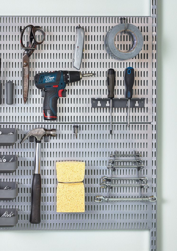 Utility-Storage-Garage-platinum-storingboard-tools-closeup-square.tif-original