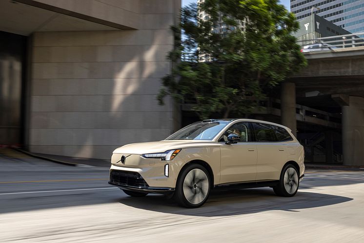 Volvo_EX90_Sand_Dune_Exterior.jpg