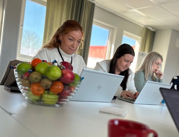 Fr. vänster - Gina Johannisson, Maria Öresjö, Alexandra Knowles .jpg