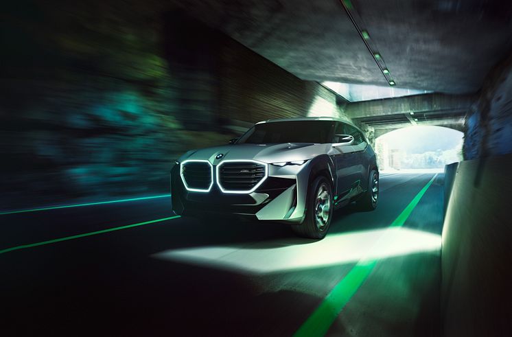 P90445512_highRes_bmw-concept-xm-11-21.jpg