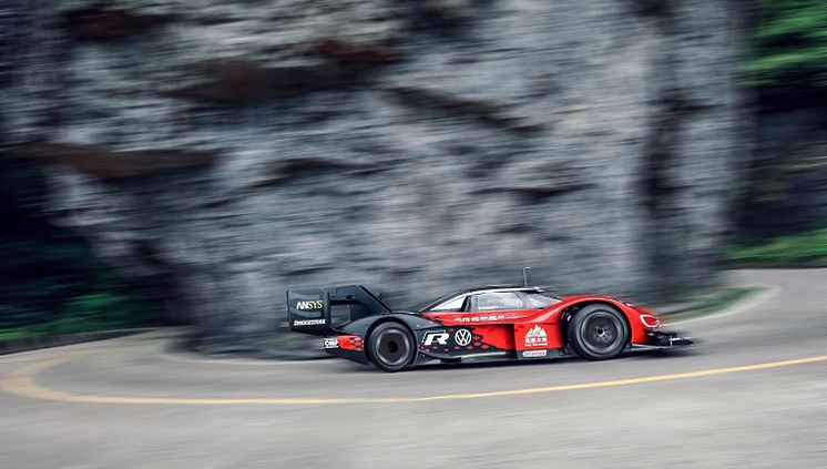 ID.R sætter rekord på Tianmen-bjerget