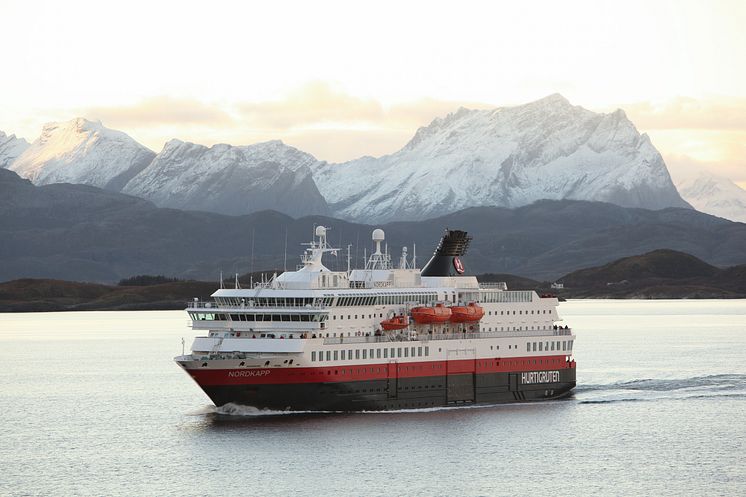 At_Sea_MS_Nordkapp_152876_Photo_John_Sikorski_Hurtigruten