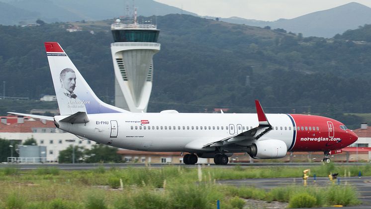 Norwegian's Anders Zorn EI FHU at Bilbao airport. Source, Euskal Spotters.