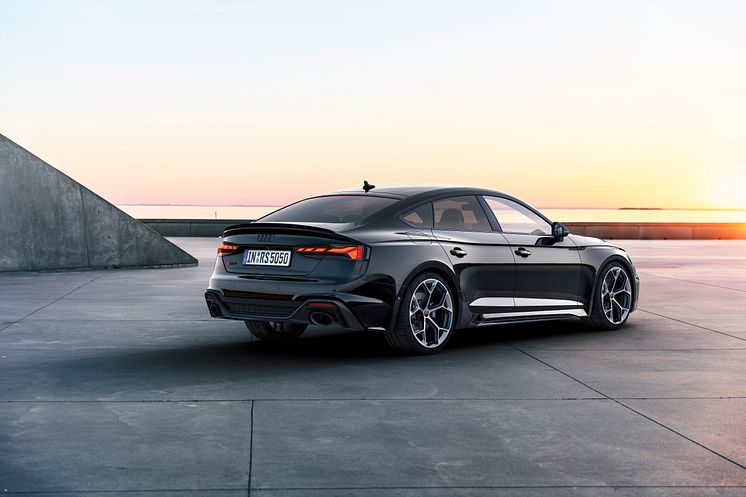 Audi RS 5 Sportback med competition plus pakke (Sebringsort krystaleffekt)