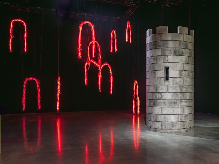 I bakgrunden: Tiril Hasselknippe: Hyperstate (2024)
I förgrunden: Charlotte Gyllenhammar: Traum (2007)