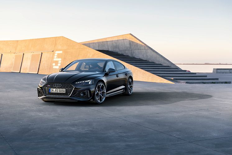 Audi RS 5 Sportback med competition plus pakke (Sebringsort krystaleffekt)