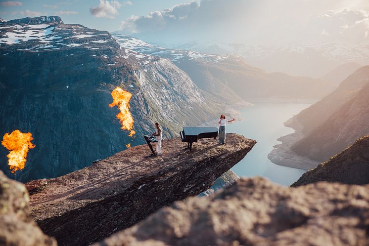 KYGO performance on Trolltunga