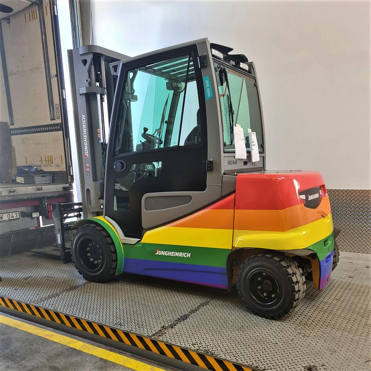 StockholmPride-motviktstruck-JungheinrichEFG-SoMes3