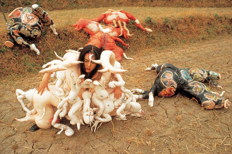 Lee Bul, Cravings (1989). Outdoor performance. Still from original performance. Photo courtesy: Studio Lee Bu